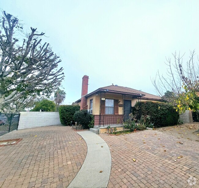 Building Photo - 11491 Saticoy St Rental