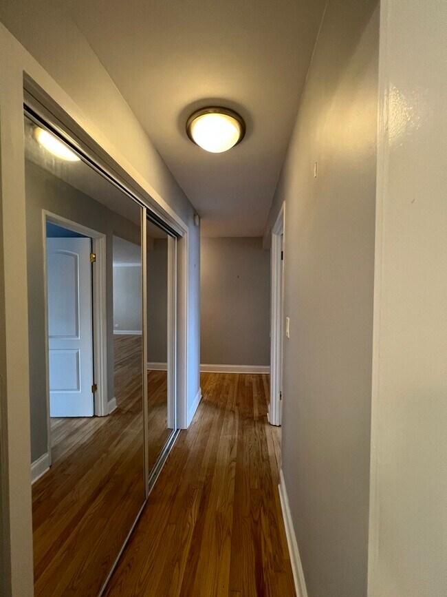 Photo - 2400 W Balmoral Ave Unit 2G