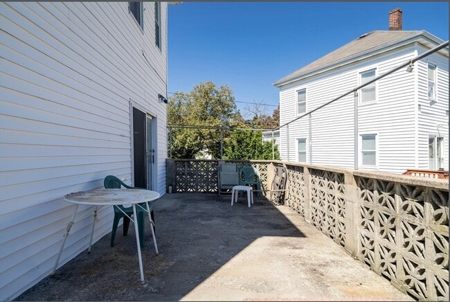 Photo - 24 Blaine St