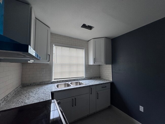 Building Photo - 1519 W 46th St Unit C