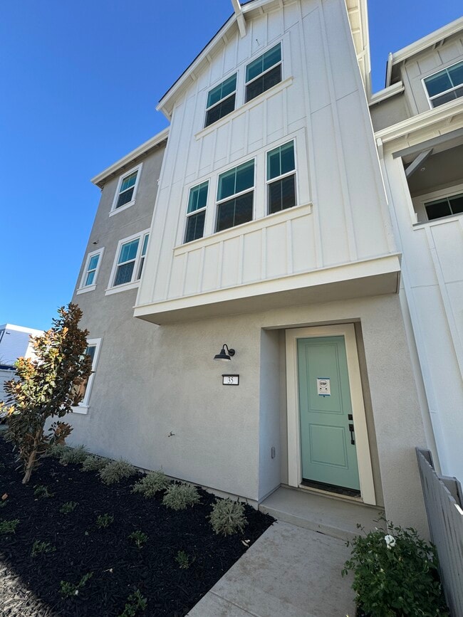 Photo - 35 Morera Ln