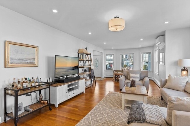 Photo - 231 Spring St