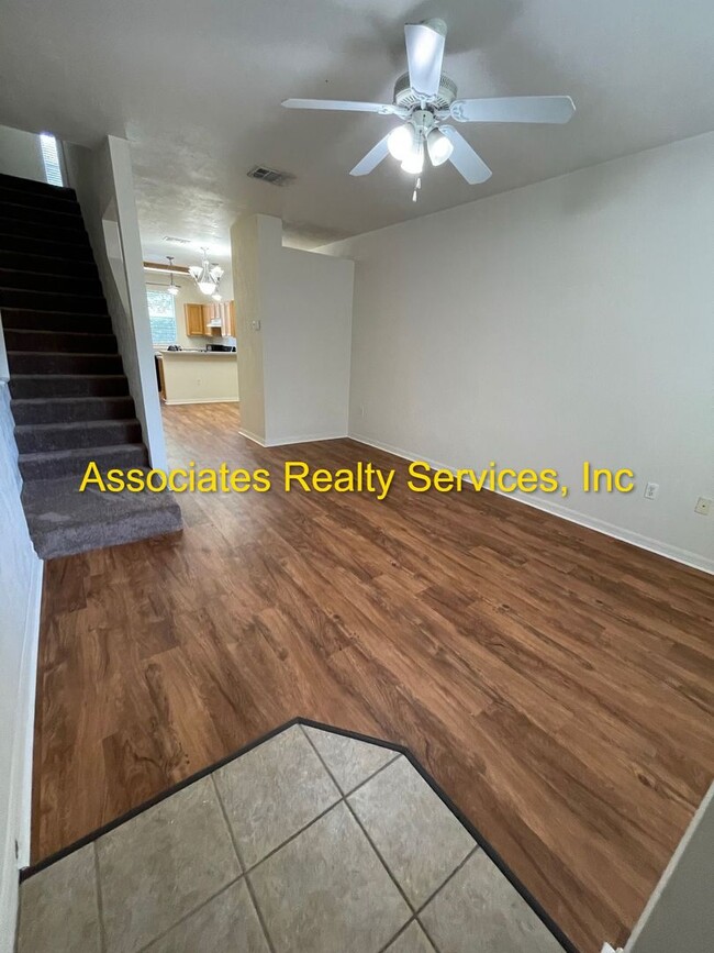 Building Photo - Spacious 2BR/2.5BA Condo in Vibrant Gaines...