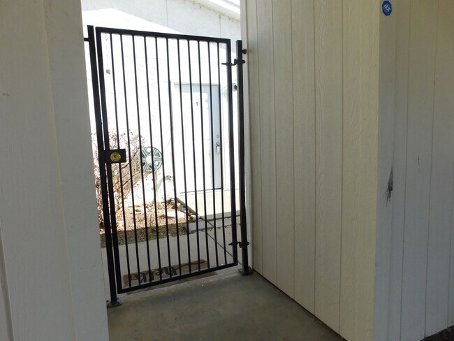 Photo - 869 Iowa Ave Unidad 1