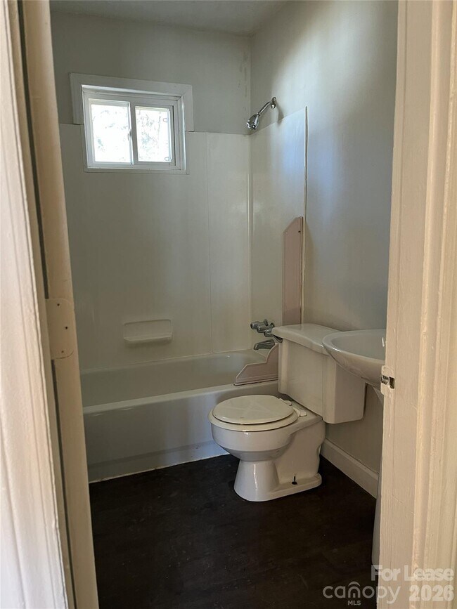 Photo - 2667 Dr Carver Rd