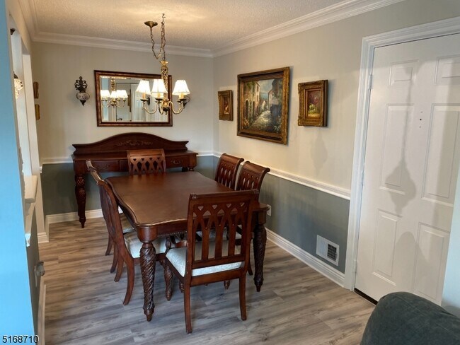 Photo - 888 Tuliptree Ct