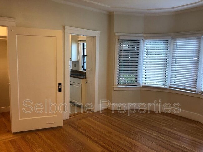 Photo - 4018 Broadway