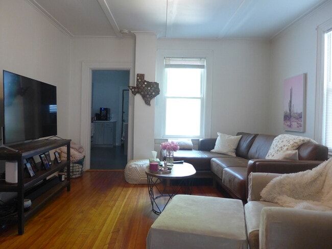 Photo - 255 Derby St