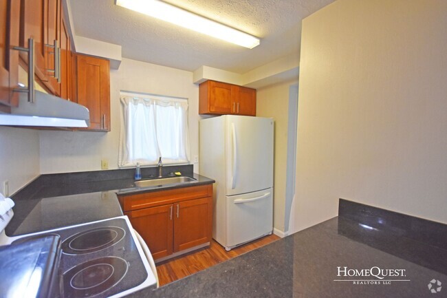 Building Photo - Live in Kailua Town!  Pet Friendly 2Br/2Ba... Rental