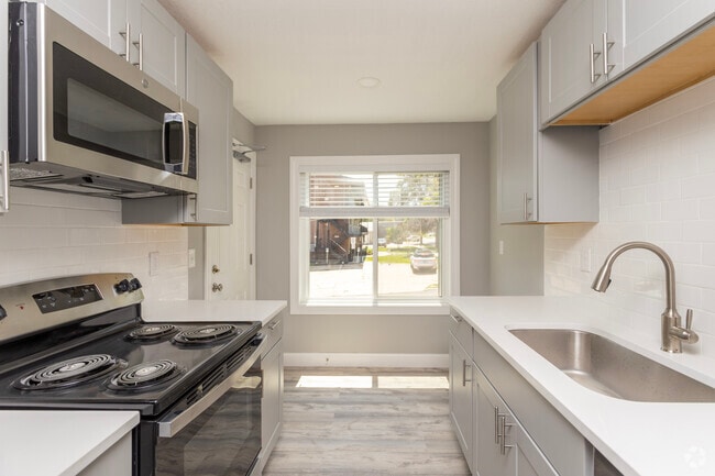 1BR, 1BA - 960SF