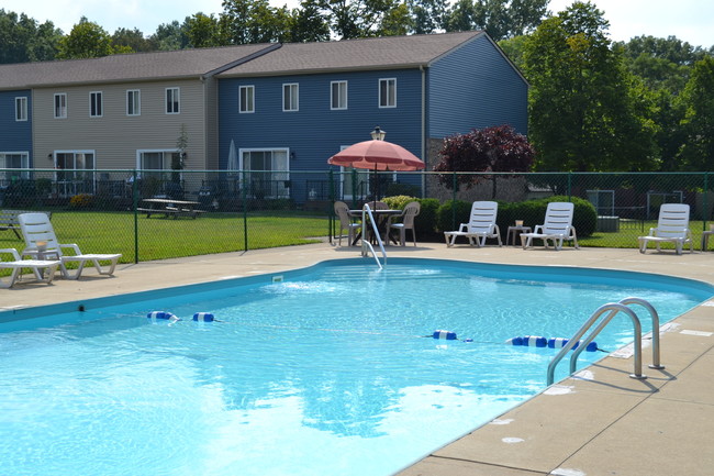 Pool with sundeck - Carnegie Arms Apartments