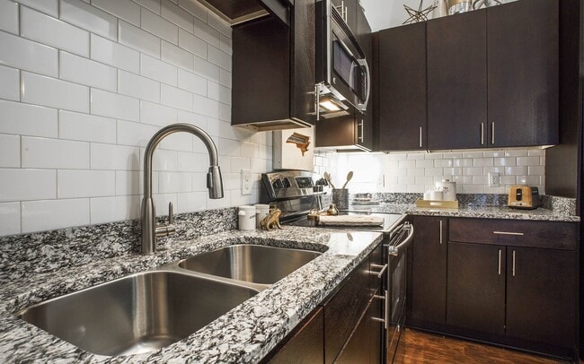 Midtown 205, Charlotte, NC, Mocha, Cocina - Midtown 205