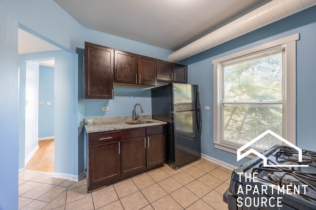 Building Photo - 4058 W Congress Pkwy Unit 2S Rental
