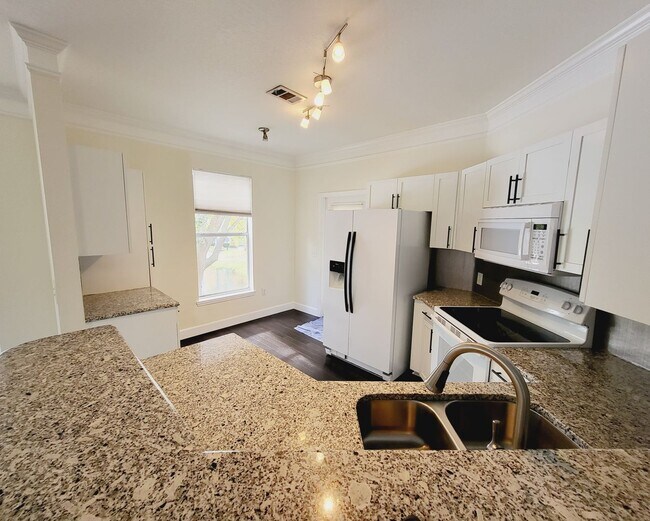 Photo - Stunning 2/2 Condo For Rent in Mirabella -... Unit 207