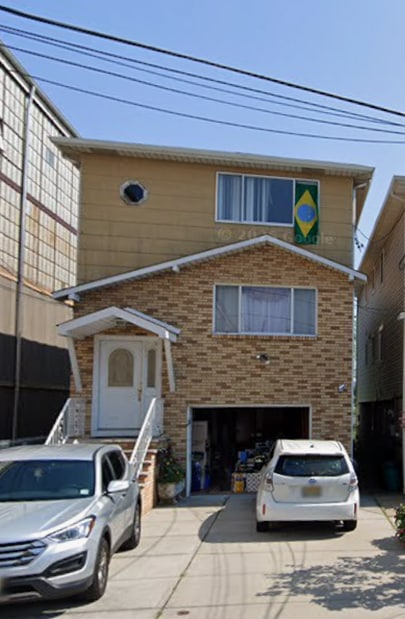 Building Photo - 719 Bergen St Unit 2