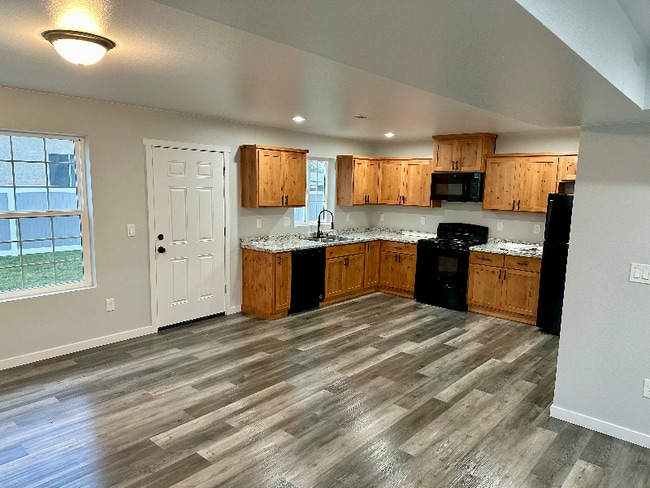 Photo - 555 Franklin Ct Unit B