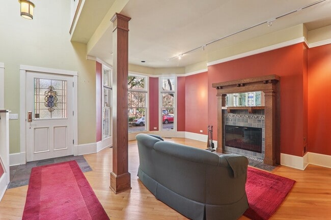 Photo - 1027 W Newport Ave