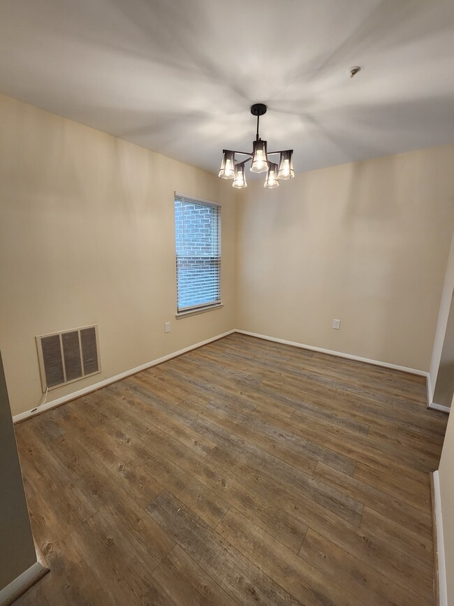 Hardwood floor - 7908 Pearlbush Dr Unidad 102