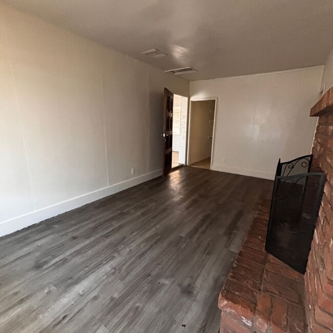 Photo - 4 Bedroom rental home in Tempe! Move in 10/1!