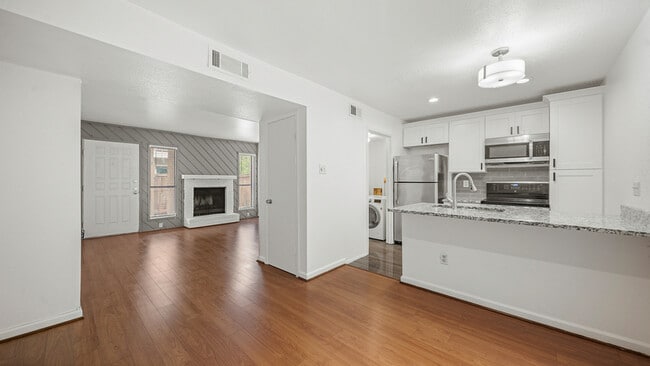 Photo - 2100 Wilcrest Dr Casa