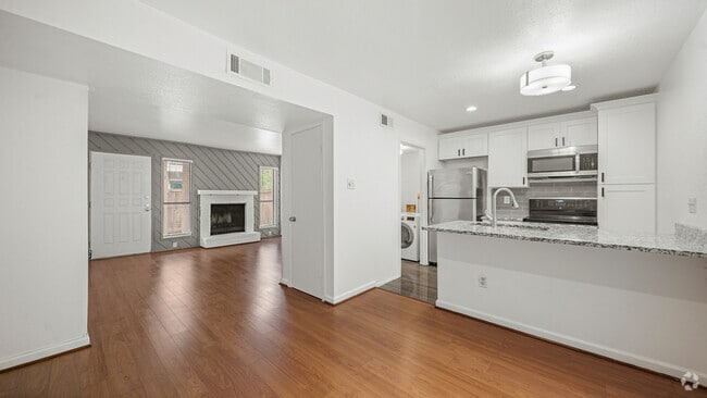 Building Photo - 2100 Wilcrest Dr Rental