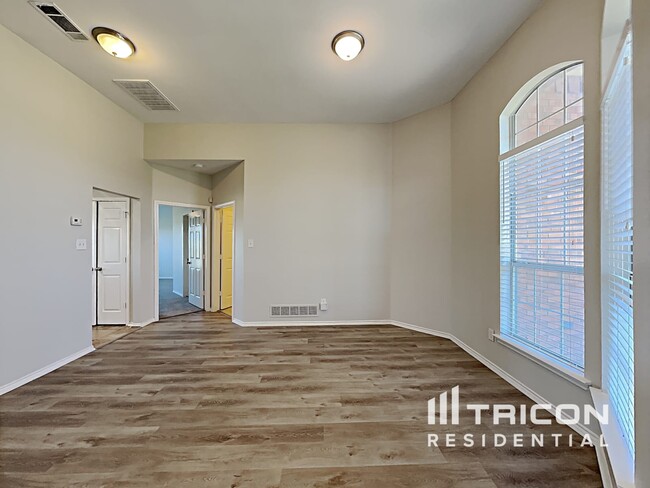 Photo - 1081 Treehouse Ln