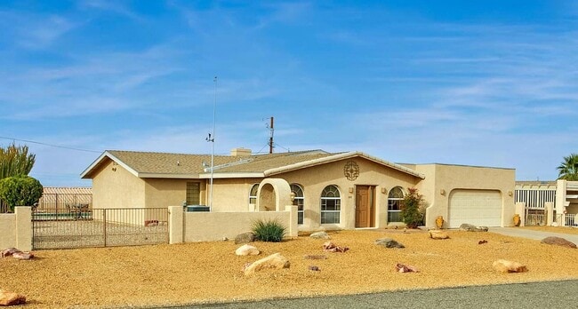 Building Photo - FULLY FURNISHED - LONG TERM RENTAL 3 Bedro...