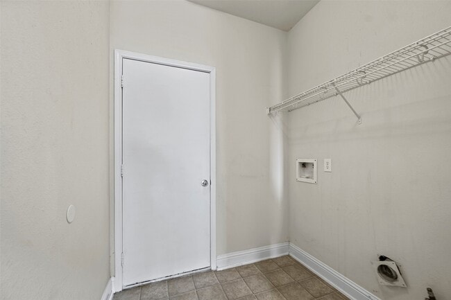 Building Photo - 2123 Enchanted Park Ln