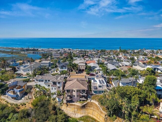 Photo - 2483 Oxford Ave