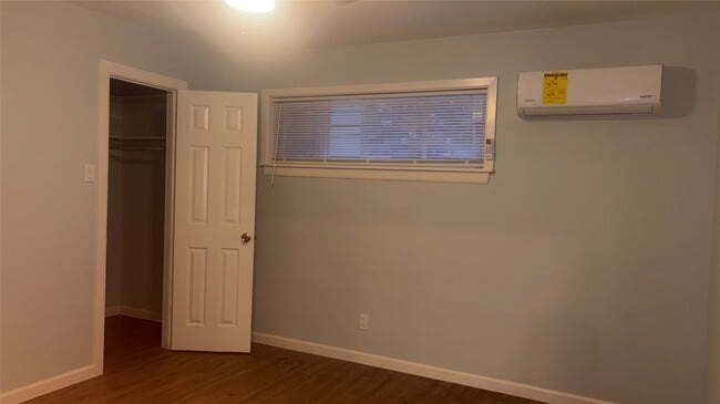 Photo - 4624 Bell St Unit 2