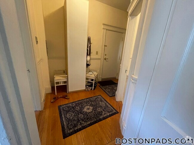 Building Photo - 28 Queensberry St Rental
