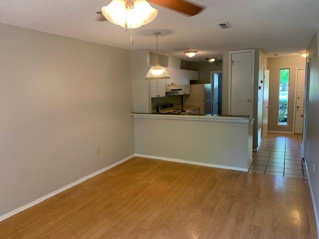 Photo - 11 Poulton Dr NW