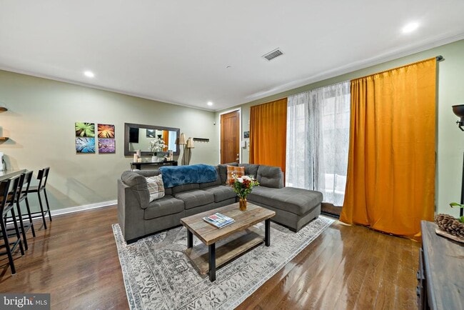 Photo - 1247 E Columbia Ave Unit 5