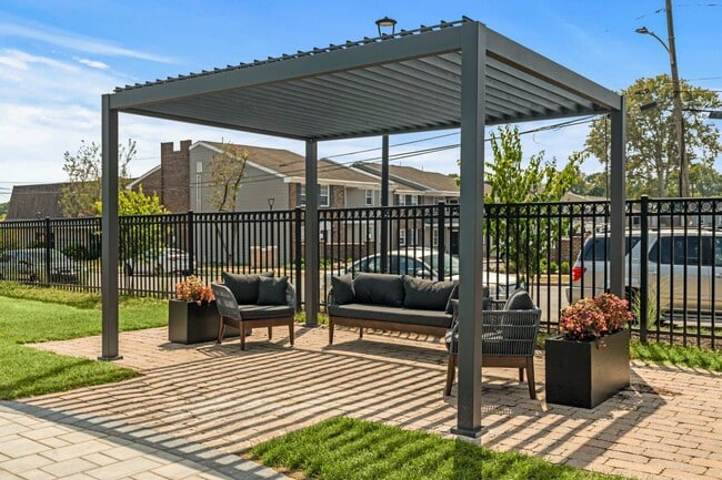 Pool Pergola - Chestnut Hill Village Apartments