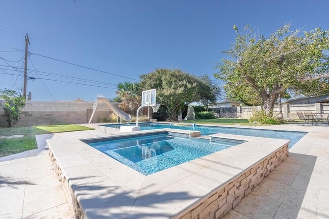 Photo - 1703 Laurel Ave