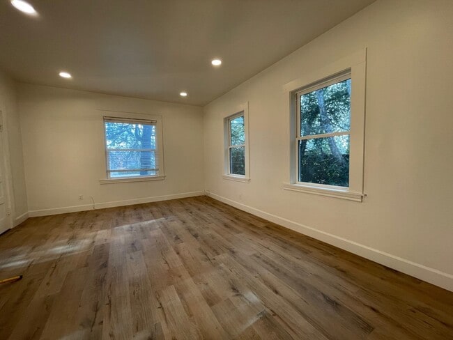 Photo - 691 5th St W