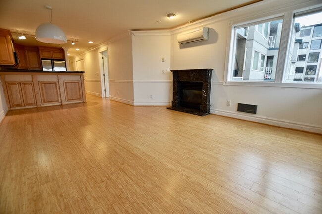 Building Photo - Capitol Hill 2 Bedroom w/ Incredible Views! Unit 301