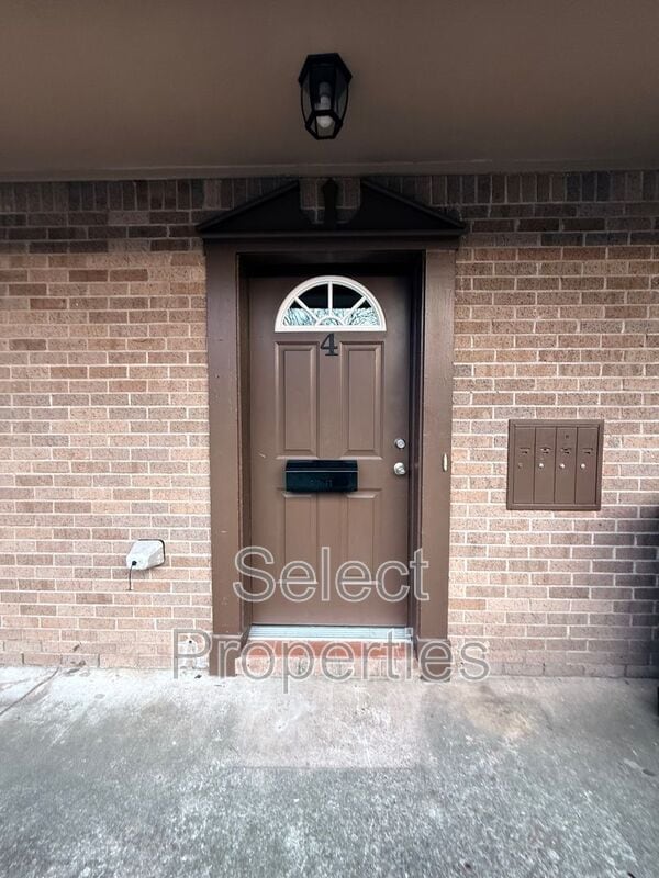 Building Photo - 819 W Matthews Ave Unit 4