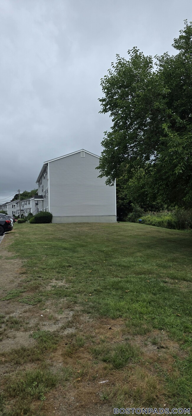 13 River Dr Unit D