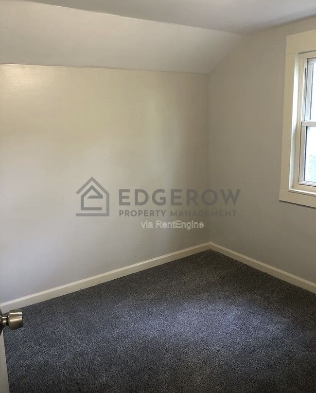 Photo - 1105 Baxter St SE