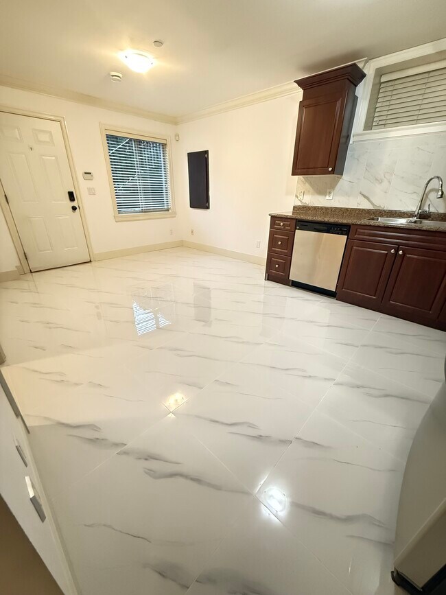 Photo - 2806 12th Av W