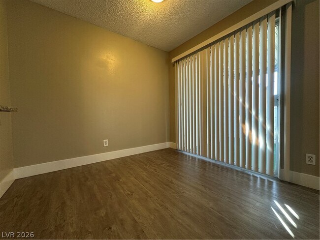 Photo - 1467 Hialeah Dr Unit D