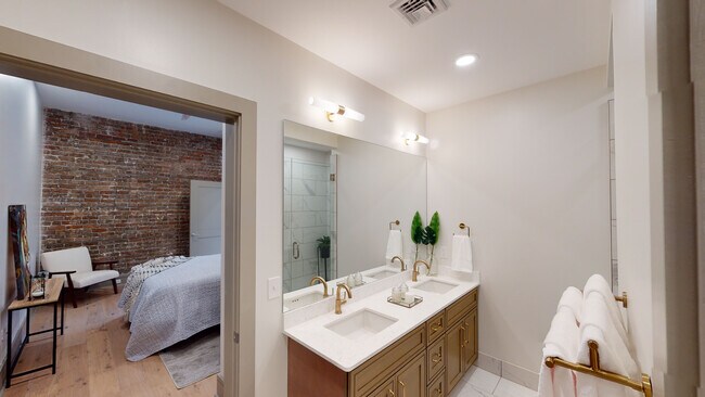 Photo - 353 Baronne Street