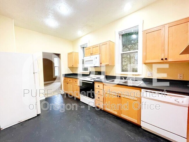 Photo - 133 NE Graham St