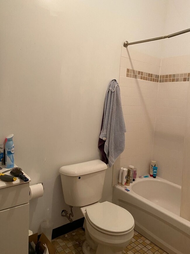 Photo - Spacious 4-bedrooms 2-bathrooms