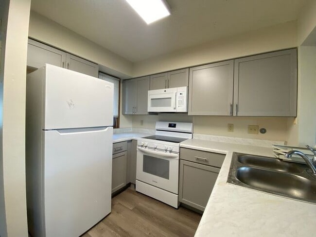 $1,250 | 2 Bedroom, 1 Bathroom Condo | Cat Friendly* | Available for Immediate Move In!