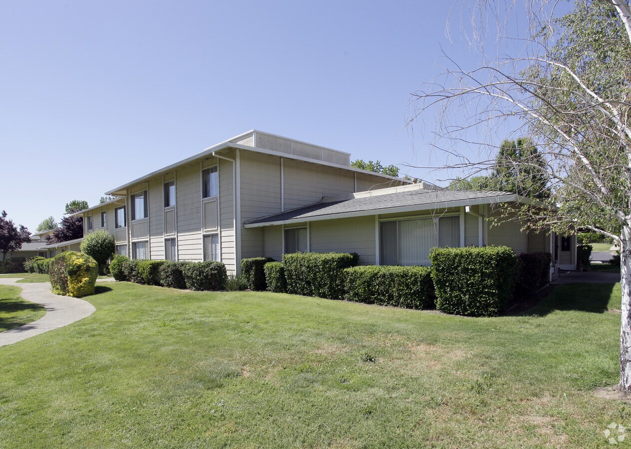Live Oak Apartments - Live Oak Apartments