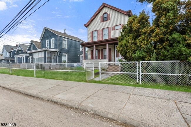 Photo - 100 Linden St