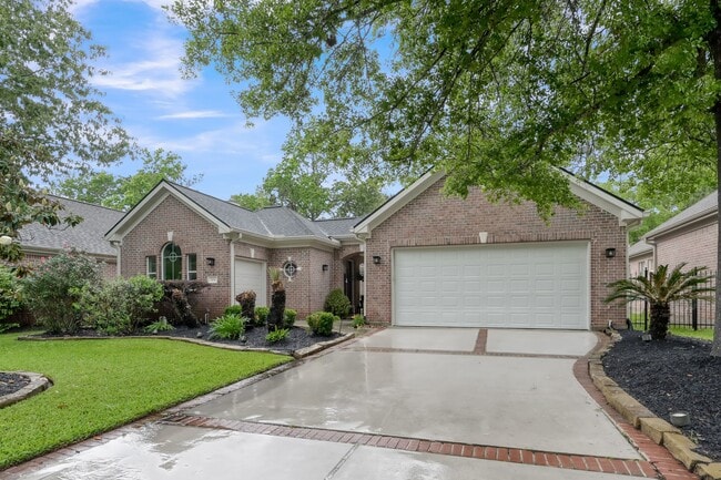 Photo - 204 W Pines Dr