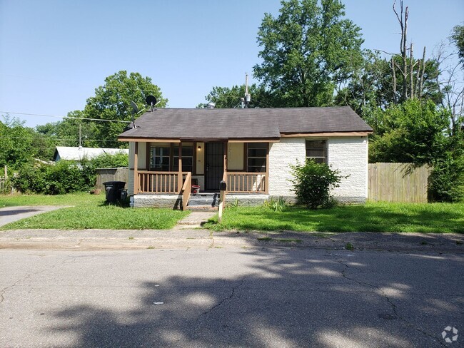 Building Photo - Central air and Heat 4 Bedroom home